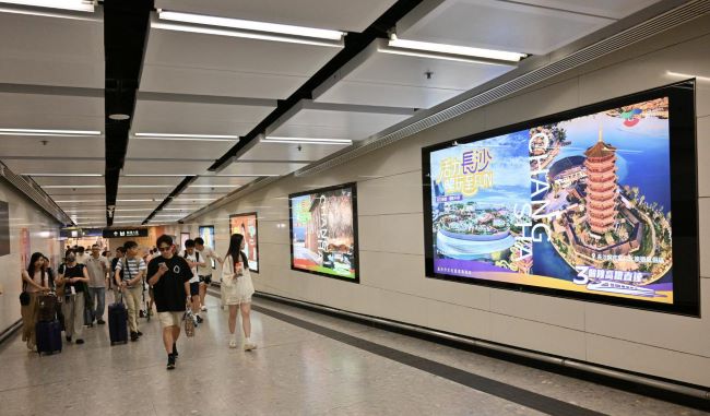 香港西九龍站通道墻面燈箱廣告投放，香港西九龍高鐵廣告價格