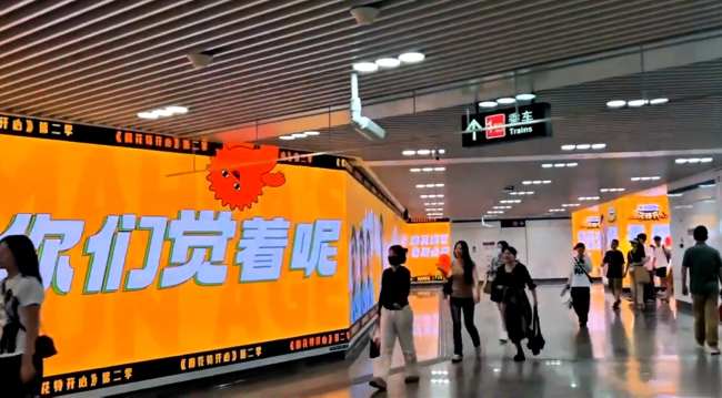 杭州地鐵濱康路站通道墻面LED廣告投放，杭州地鐵大屏廣告價格