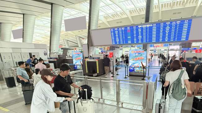 北京南高鐵站進(jìn)站安檢口LED廣告投放，北京南站大屏廣告價(jià)格