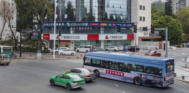 珠海公交外車身巴士車貼廣告投放，珠海公交車身廣告線路價格