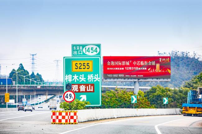 中小企業(yè)在年終沖業(yè)績(jī)階段如何正確選擇廣東高速路牌廣告？