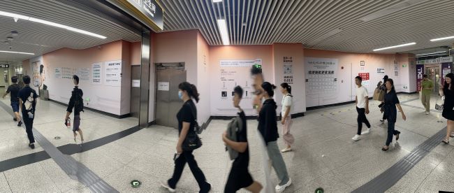 洛陽地鐵解放路站通道墻貼廣告投放，洛陽地鐵大屏廣告價格