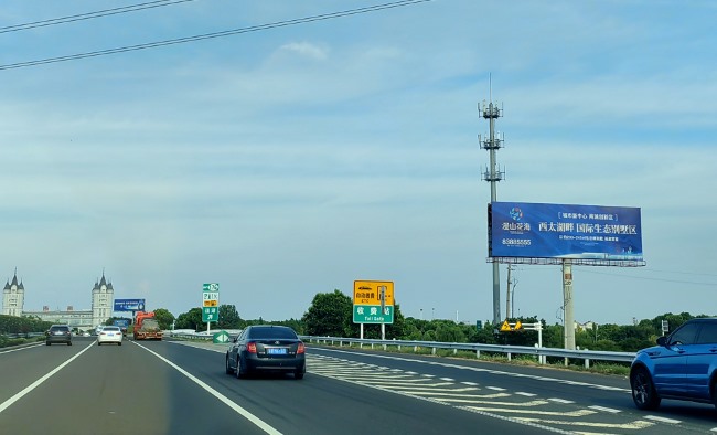 常州高速立柱大牌廣告投放，常州戶外高桿大牌廣告價格