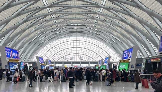 天津西站候車大廳檢票口上方廣告，天津西高鐵站大屏廣告價(jià)格