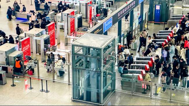 上海虹橋高鐵站進(jìn)站安檢口LED廣告投放，上海高鐵站廣告價(jià)格