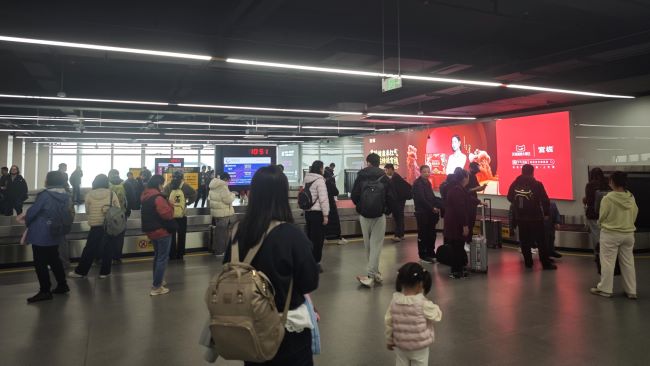 佛山機(jī)場(chǎng)行李轉(zhuǎn)盤(pán)燈箱廣告：精準(zhǔn)觸達(dá)抵達(dá)旅客的黃金視窗