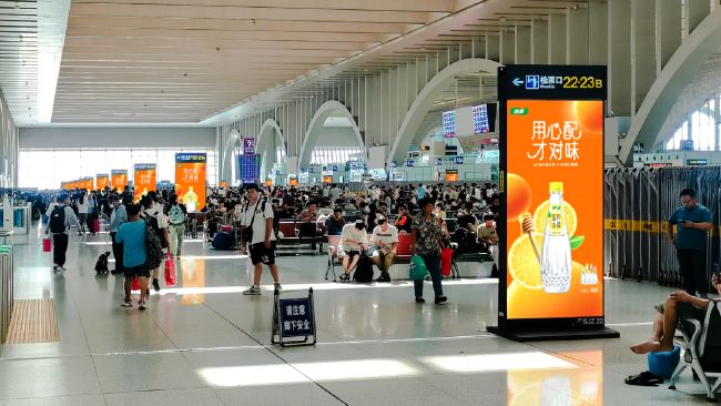 石家莊站高鐵候車區(qū)LED屏：動(dòng)線節(jié)點(diǎn)的視覺溝通樞紐