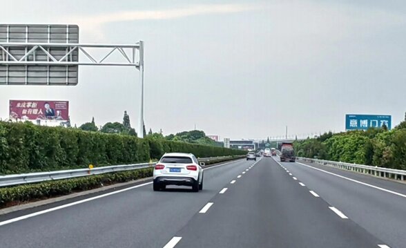 第一戶外傳媒-常州高速大牌-沿江高速4/5號靠近滆湖服務區(qū)4km處對牌 