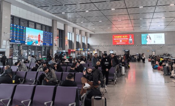 嘉興南高鐵站廣告價(jià)格收費(fèi)多少錢(qián)？嘉興南站春運(yùn)熱門(mén)候車(chē)廣告牌