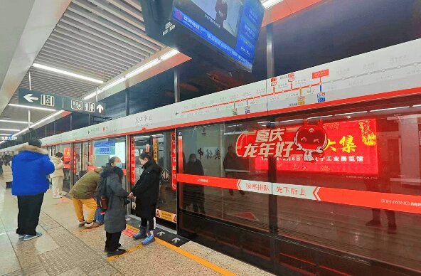 沈陽(yáng)地鐵廣告價(jià)格收費(fèi)多少錢？沈陽(yáng)地鐵站臺(tái)燈箱廣告優(yōu)勢(shì)案例圖