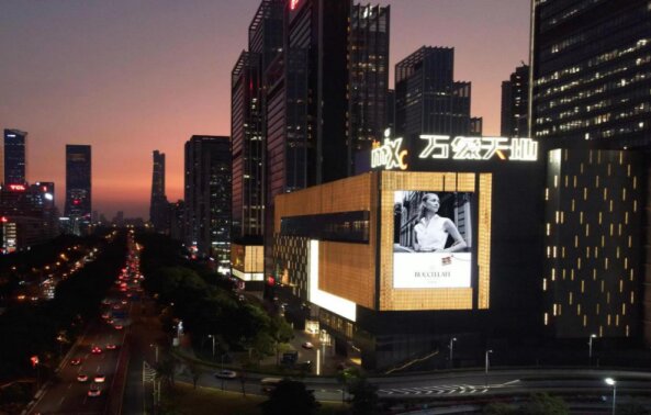 深圳南山萬(wàn)象天地LED大屏廣告價(jià)格多少錢？深圳萬(wàn)象天地深南大道