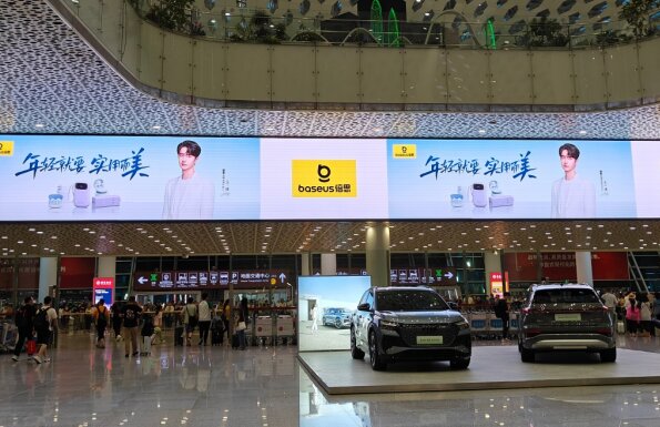 倍思-深圳機(jī)場(chǎng)LED大屏廣告