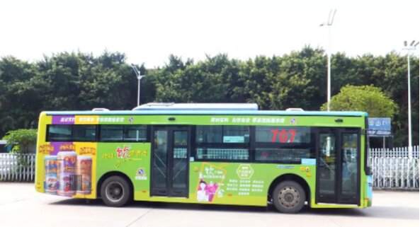 東莞公交車身廣告價(jià)格是多少？東莞公交車廣告快消食品案例，東莞公交廣告效果怎么樣？