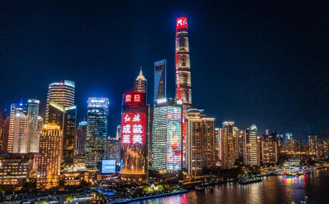 城市地標(biāo)廣告的品牌推廣價值 ——從視覺傳播到文化共鳴的戰(zhàn)略升維 