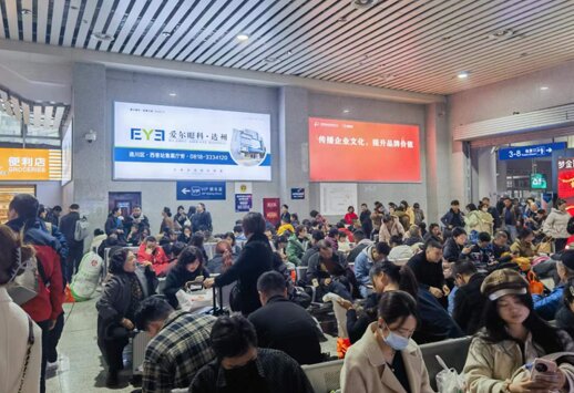 第一戶外傳媒-達(dá)州站-動(dòng)車候車廳燈箱