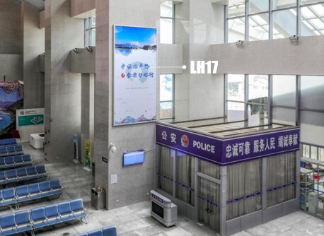 第一戶外傳媒-麗江站-F1層出發(fā)前廳兩側(cè)柱體燈箱 