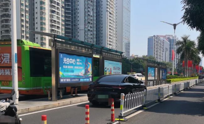 解析南寧公交候車亭廣告對(duì)日常通勤人群的穩(wěn)定覆蓋價(jià)值