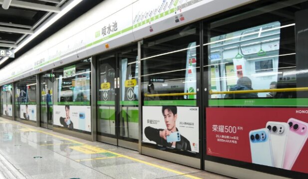 榮耀500手機(jī)-貴陽地鐵廣告