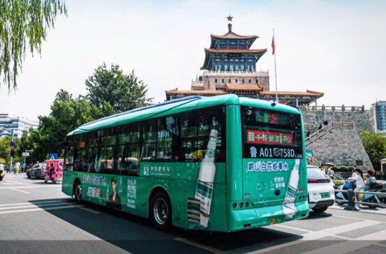 嶗山白花蛇草水-濟南公交車廣告