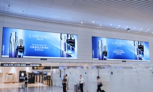 第一戶外傳媒-廣州白云機場-T2國際安檢區(qū)頭頂?shù)貥?biāo)燈箱 第一戶外傳媒-廣州白云機場-T2國際安檢區(qū)頭頂?shù)貥?biāo)燈箱