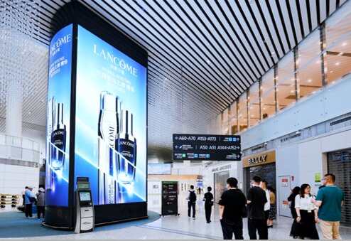第一戶外傳媒-廣州白云機場-T2國際出發(fā)免稅區(qū)中央廣場巨型包柱燈箱 第一戶外傳媒-廣州白云機場-T2國際出發(fā)免稅區(qū)中央廣場巨型包柱燈箱