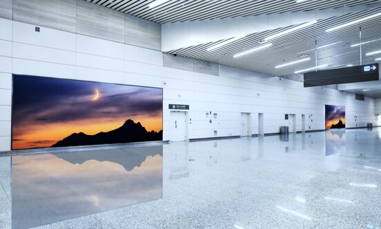 第一戶外傳媒-廣州白云機場-T2國際行李提取區(qū)通廊墻體燈箱 第一戶外傳媒-廣州白云機場-T2國際行李提取區(qū)通廊墻體燈箱