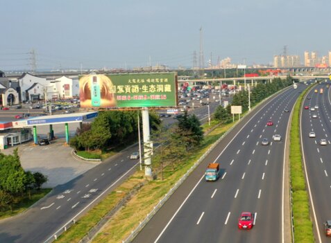 第一戶(hù)外傳媒-G42滬寧高速蘇州陽(yáng)澄湖服務(wù)區(qū)線(xiàn)內(nèi)牌