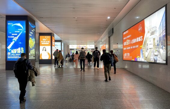 第一戶外傳媒-麗水站-出站通道燈箱