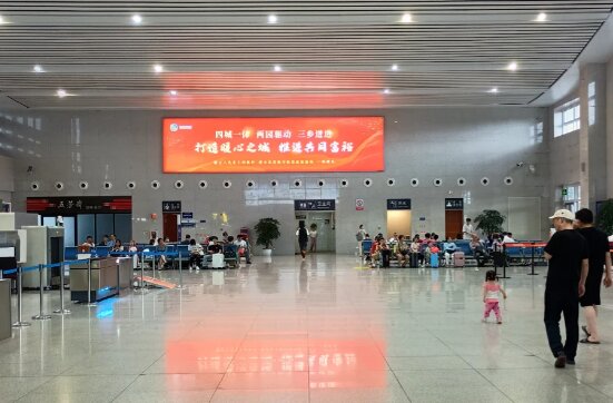 第一戶外傳媒-縉云西站-候車廳墻面燈箱