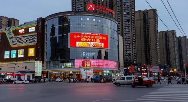 巴中秦巴大道沿線地標(biāo)商圈LED大屏廣告盤點(diǎn)