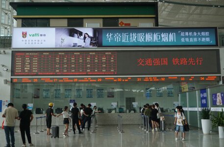 第一戶外傳媒-深圳北站售票廳上方燈箱 第一戶外傳媒-深圳北站售票廳上方燈箱