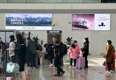 第一戶外傳媒-深圳北站到達(dá)層西出站口墻面燈箱 第一戶外傳媒-深圳北站到達(dá)層西出站口墻面燈箱