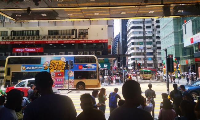 移動地標效應(yīng)香港雙層巴士車身廣告深耕香港本地消費市場