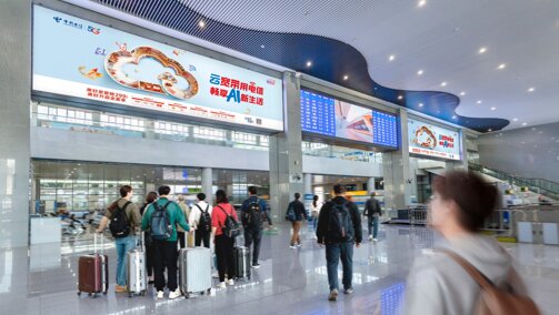 第一戶外傳媒-平陽站-進站廳信息屏兩側(cè)燈箱 