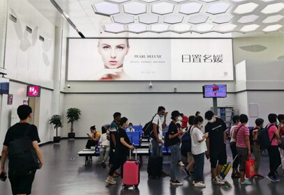 第一戶外傳媒-舟山普陀山機場-國內(nèi)出發(fā)候機大廳墻面燈箱 