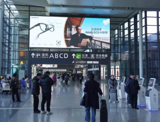 機(jī)場(chǎng)出發(fā)值機(jī)區(qū)燈箱廣告案例
