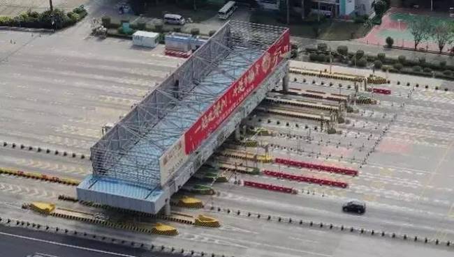 深圳高速收費站大牌荷坳收費站