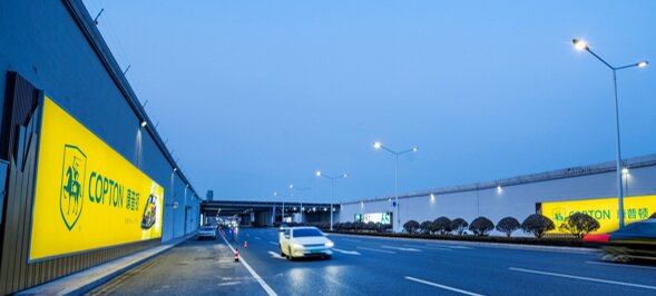 第一戶外傳媒-青島膠東機場金航路進出機場下穿通道燈箱