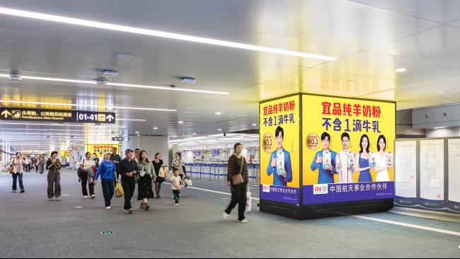 青島膠東國際機場-國內(nèi)安檢區(qū)包柱燈箱廣告