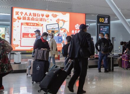 第一戶外傳媒-南通興東機場行李大廳轉盤燈箱