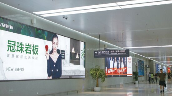 第一戶外傳媒-南通興東機場迎客大廳墻面燈箱