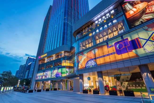 深圳福田濱河大道 LED 大屏：商圈與交通樞紐的雙重賦能