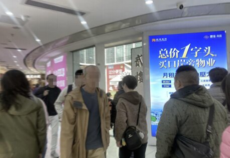 第一戶外傳媒-深圳蓮塘口岸通道燈箱