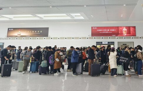 第一戶外傳媒-天府機場站候車大廳燈箱