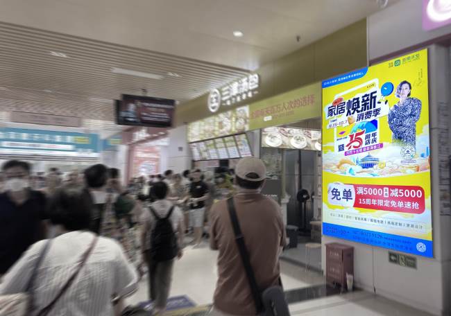 第一戶外傳媒-深圳蓮塘口岸墻面燈箱廣告