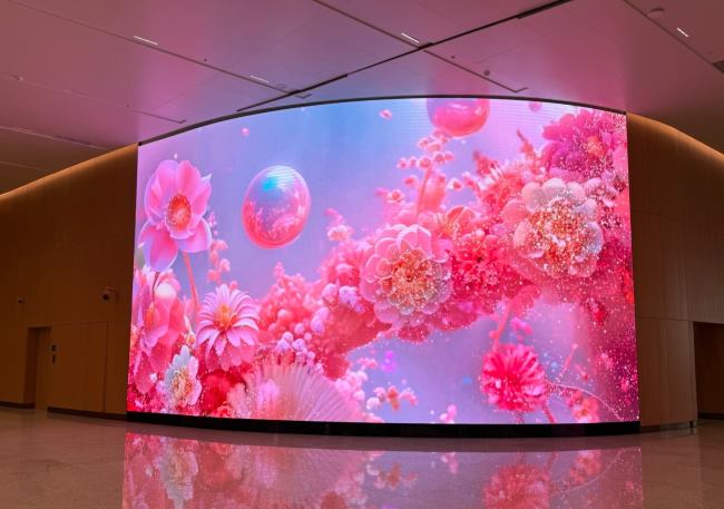 第一戶外傳媒-廣州白云機(jī)場(chǎng)行李提取廳對(duì)稱雙屏廣告