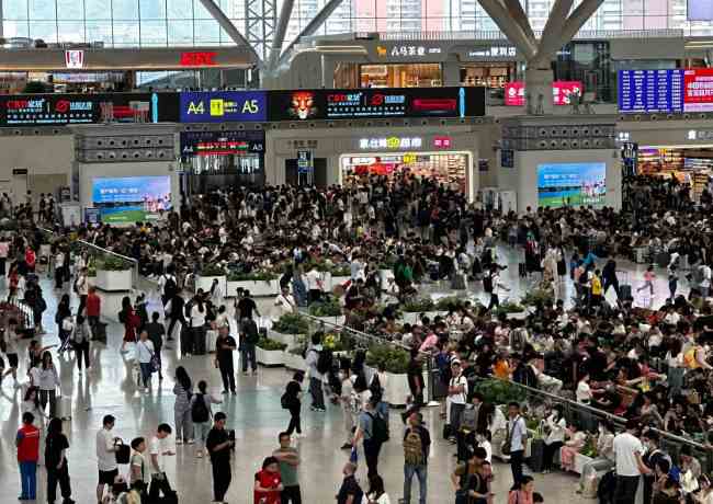 第一戶外傳媒-深圳北站候車大廳LED屏廣告