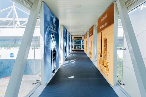 第一戶外傳媒-三亞鳳凰機(jī)場廊橋看板