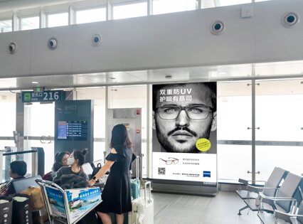 第一戶外傳媒-三亞鳳凰機(jī)場T2國內(nèi)登機(jī)口圖騰燈箱