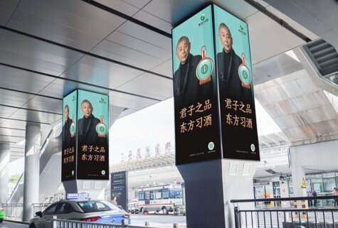 第一戶外傳媒-三亞鳳凰機(jī)場綜合樓南側(cè)通道外側(cè)包柱燈箱